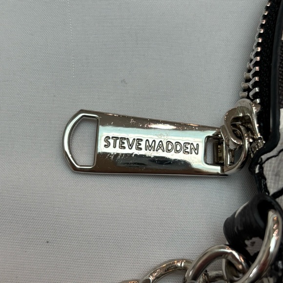 Steve Madden Black and White Floral Crossbody Bag - Picture 13 of 13